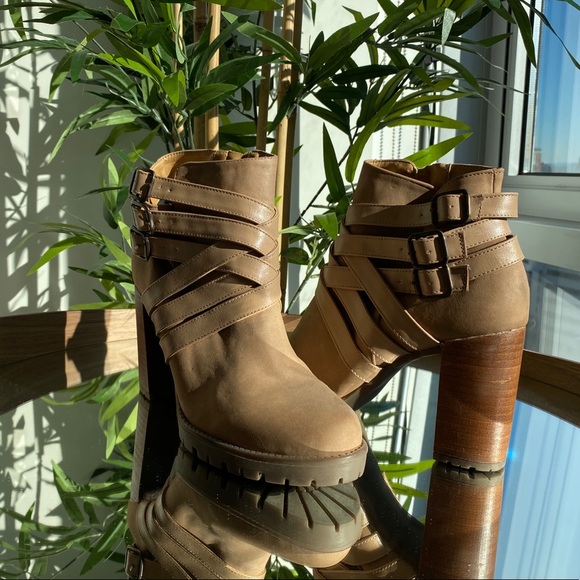 Authentic Leather Boots. - Picture 2 of 4